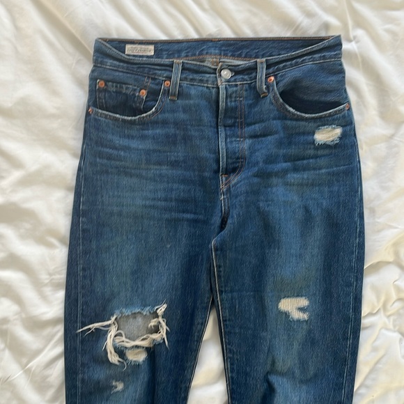 Levi’s Premium 501 Jeans Women’s Size 28x26 Distressed Button Fly - Picture 2 of 10